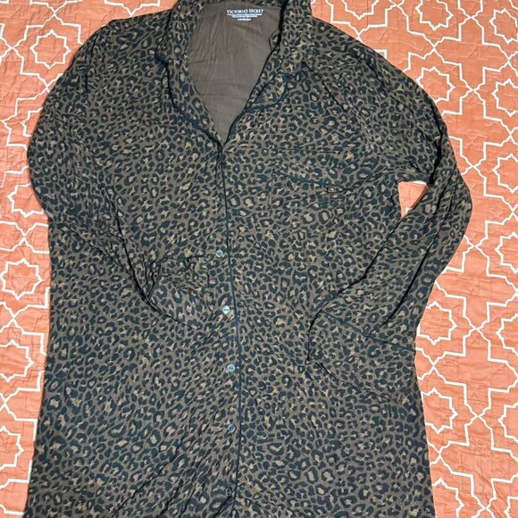 Victoria's secret  cheetah print button-up night grown - Picture 1 of 2